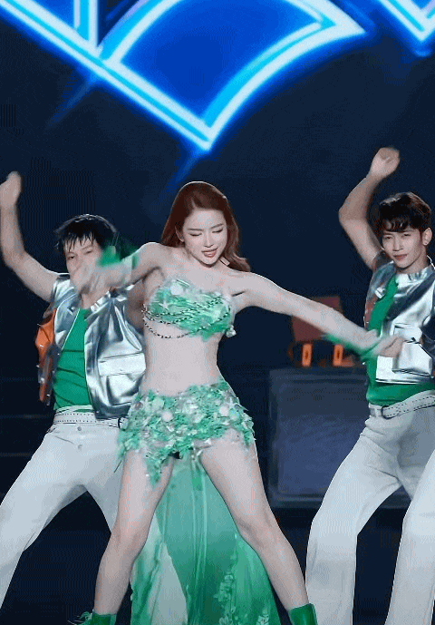 "Th&oacute;t tim" trước diện mạo bỏng mắt của mỹ nữ hot nhất l&agrave;ng DJ Việt hiện tại- Ảnh 2.