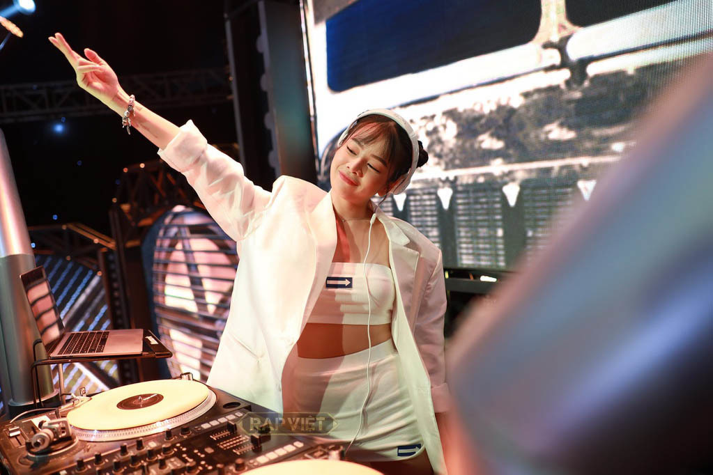 "Th&oacute;t tim" trước diện mạo bỏng mắt của mỹ nữ hot nhất l&agrave;ng DJ Việt hiện tại- Ảnh 5.