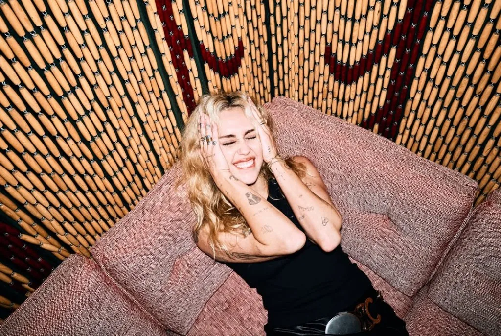 Miley Cyrus lập kỷ lục buồn với album mới- Ảnh 2.