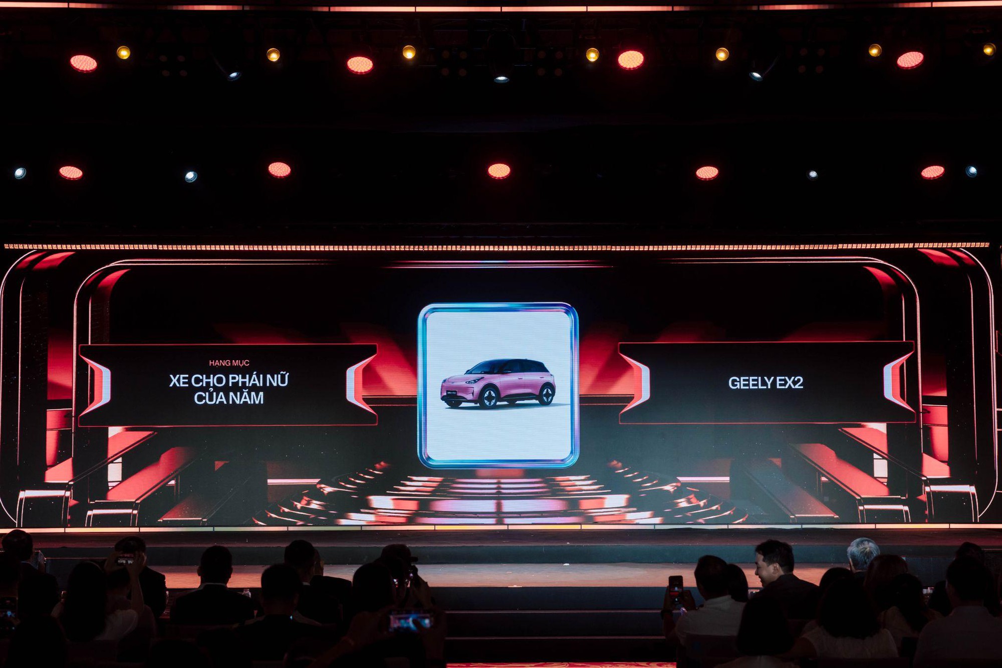 &rlm;Geely EX2 v&agrave; ng&ocirc;i hậu tại Car Choice Awards 2026: C&aacute;ch Geely EX2 định nghĩa lại &ocirc; t&ocirc; cho phụ nữ&rlm; - Ảnh 1.