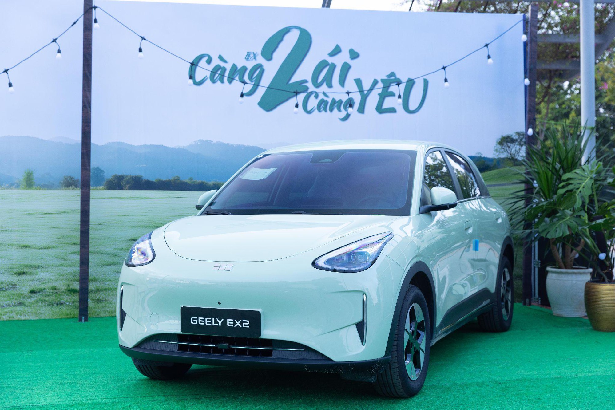 &rlm;Geely EX2 v&agrave; ng&ocirc;i hậu tại Car Choice Awards 2026: C&aacute;ch Geely EX2 định nghĩa lại &ocirc; t&ocirc; cho phụ nữ&rlm; - Ảnh 2.