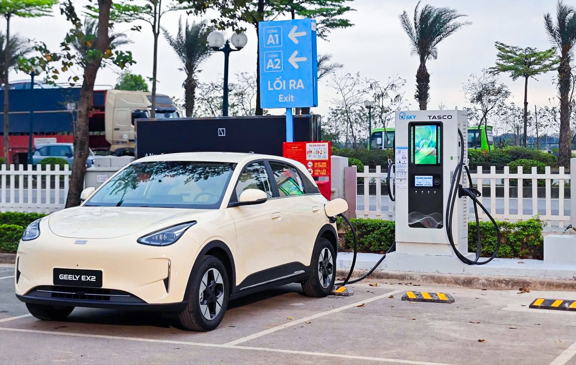 &rlm;Geely EX2 v&agrave; ng&ocirc;i hậu tại Car Choice Awards 2026: C&aacute;ch Geely EX2 định nghĩa lại &ocirc; t&ocirc; cho phụ nữ&rlm; - Ảnh 4.
