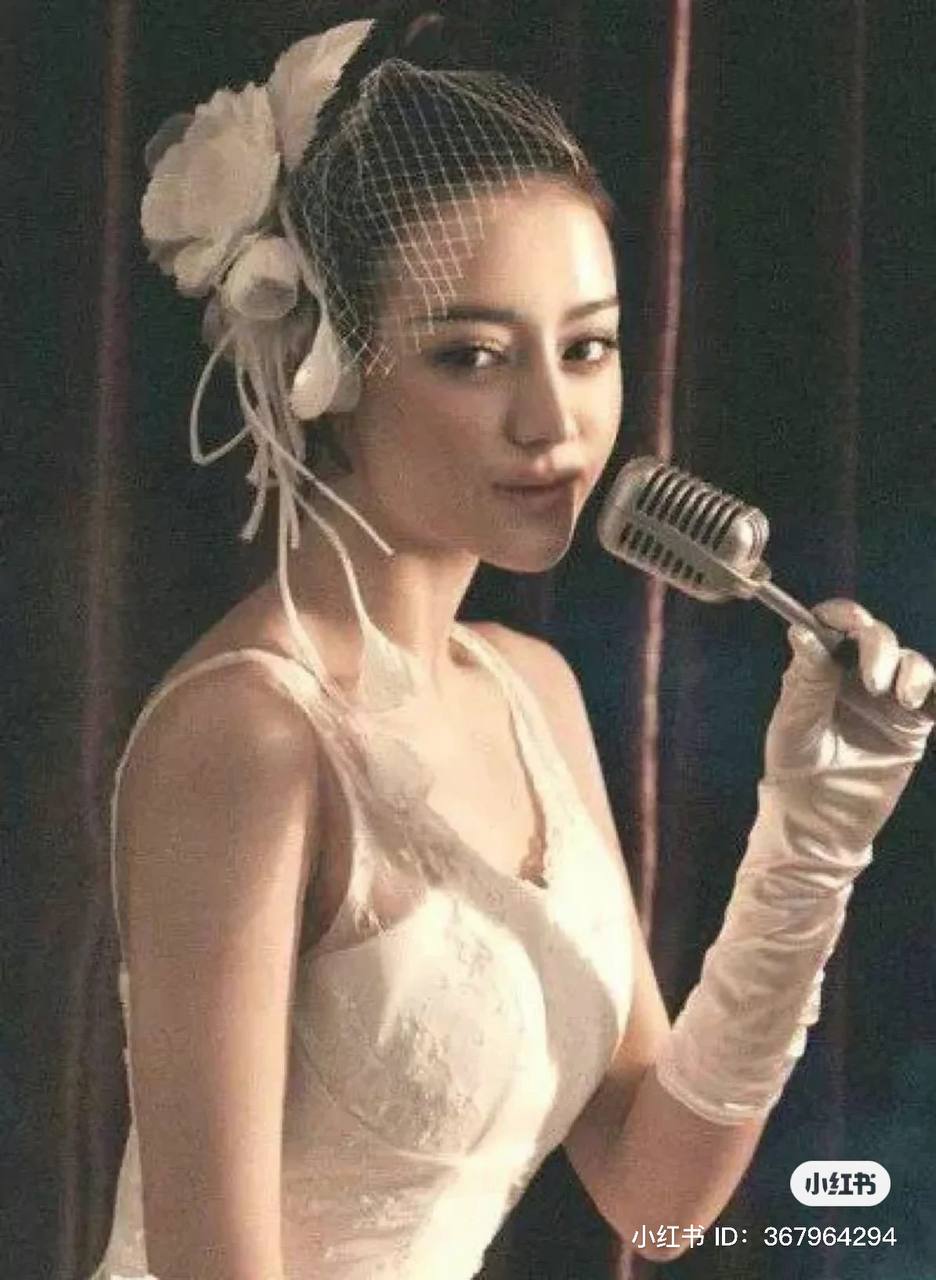 Ch&ugrave;m ảnh cưới nho&egrave; nhoẹt của Địch Lệ Nhiệt Ba- Ảnh 3.