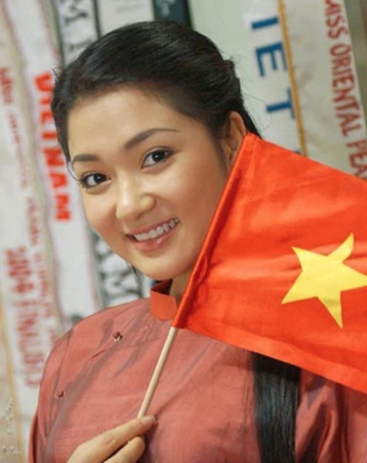 Hoa hậu c&oacute; gương mặt ph&uacute;c hậu nhất Việt Nam b&iacute; mật kết h&ocirc;n khi du học ở Anh, đ&atilde; đi bước nữa nhưng giấu k&iacute;n danh t&iacute;nh chồng- Ảnh 1.