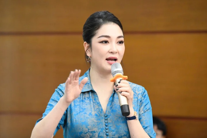 Hoa hậu c&oacute; gương mặt ph&uacute;c hậu nhất Việt Nam b&iacute; mật kết h&ocirc;n khi du học ở Anh, đ&atilde; đi bước nữa nhưng giấu k&iacute;n danh t&iacute;nh chồng- Ảnh 5.