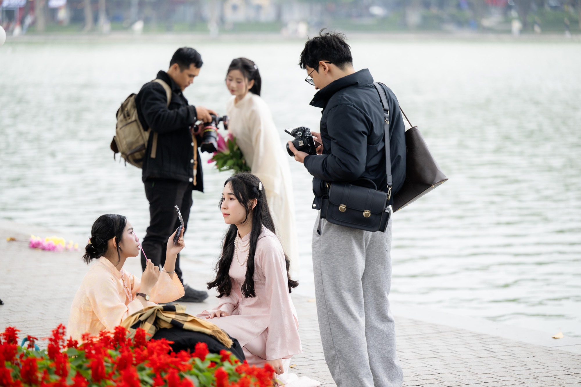 Tết đuổi sát nút, cả nàng thơ và thợ ảnh cùng chạy đua- Ảnh 8. Tết đuổi sát nút, cả nàng thơ và thợ ảnh cùng chạy đua- Ảnh 8.