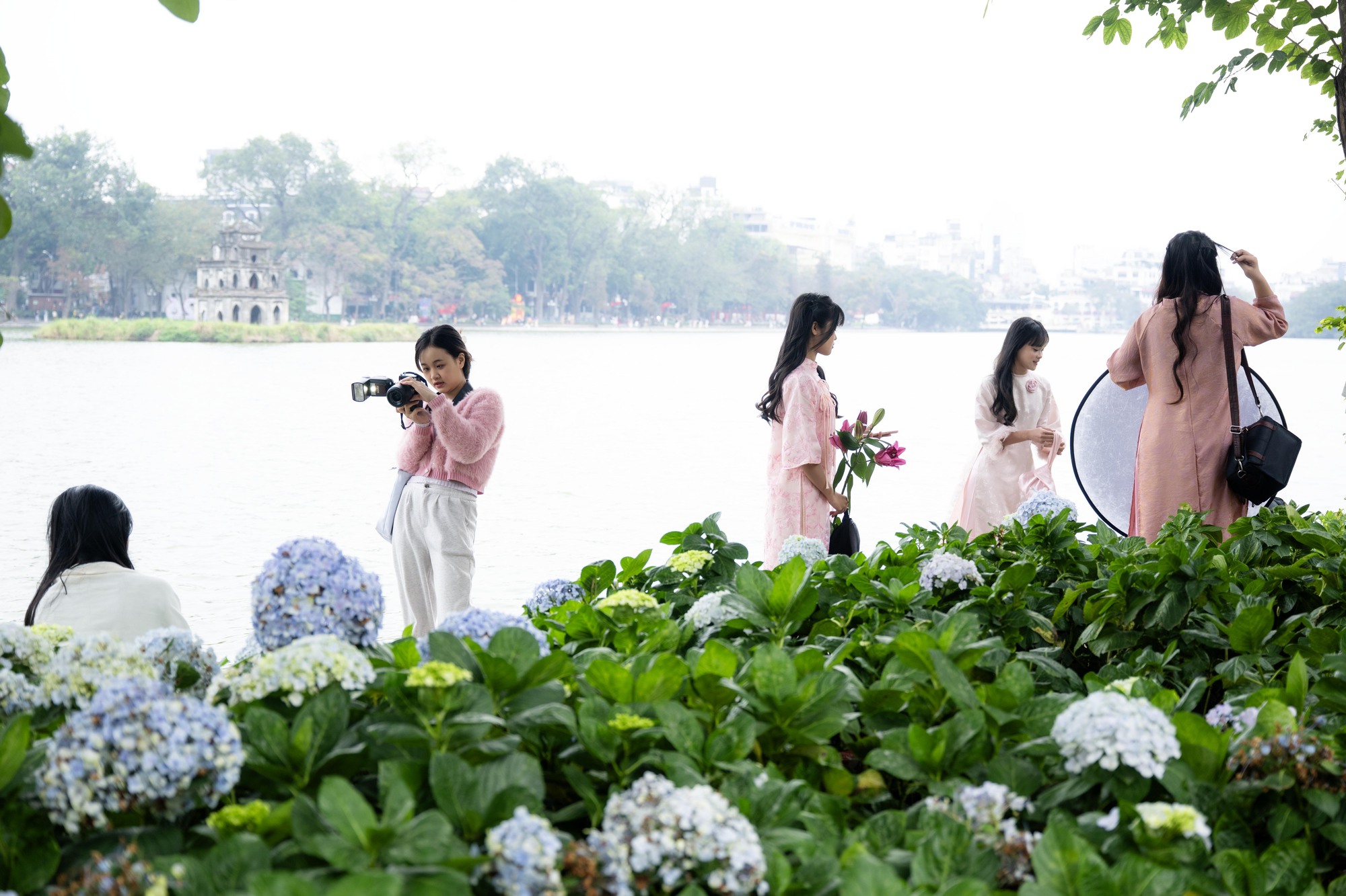 Tết đuổi sát nút, cả nàng thơ và thợ ảnh cùng chạy đua- Ảnh 15. Tết đuổi sát nút, cả nàng thơ và thợ ảnh cùng chạy đua- Ảnh 15.