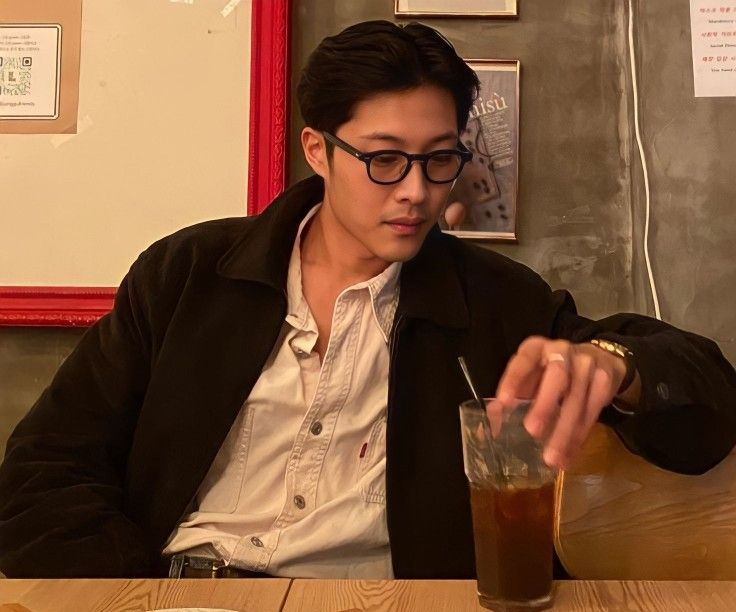 Tuổi 35, tiết kiệm tiền l&agrave; c&aacute;ch sống thượng lưu nhất- Ảnh 1.