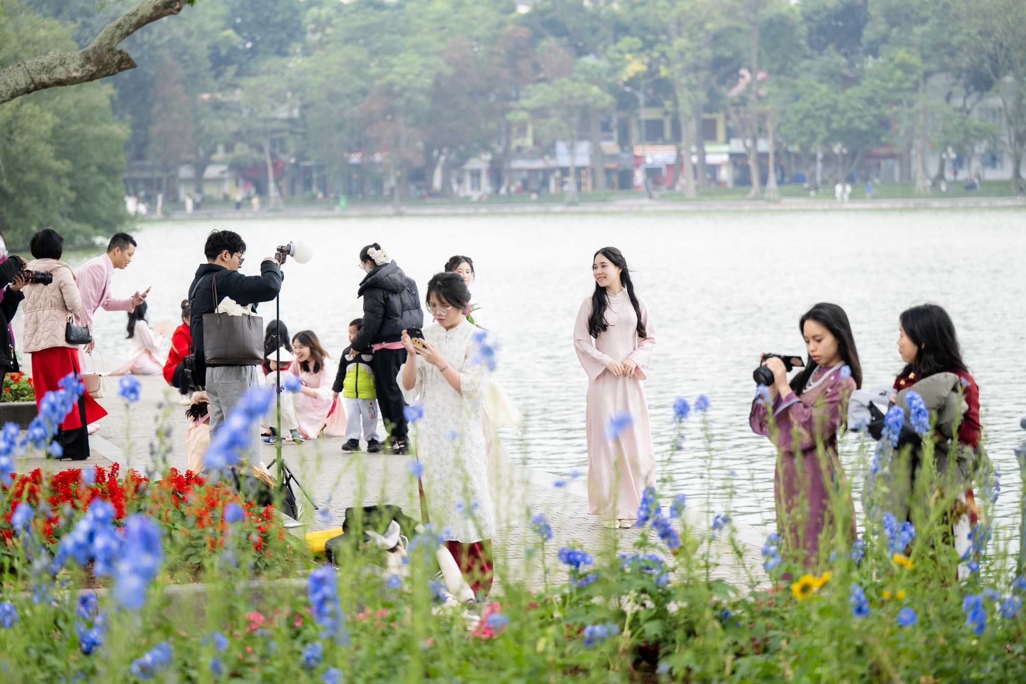 Tết đuổi sát nút, cả nàng thơ và thợ ảnh cùng chạy đua- Ảnh 20. Tết đuổi sát nút, cả nàng thơ và thợ ảnh cùng chạy đua- Ảnh 20.