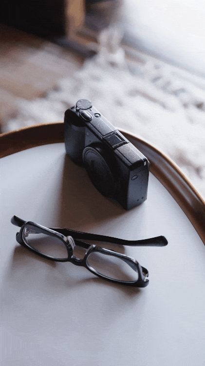 Chuyện t&igrave;nh 25 năm trong căn nh&agrave; gỗ ven biển: Hạnh ph&uacute;c h&oacute;a ra kh&ocirc;ng nằm ở th&agrave;nh tựu, m&agrave; ở chiếc ghế đặt đ&uacute;ng vạt nắng trưa- Ảnh 12.