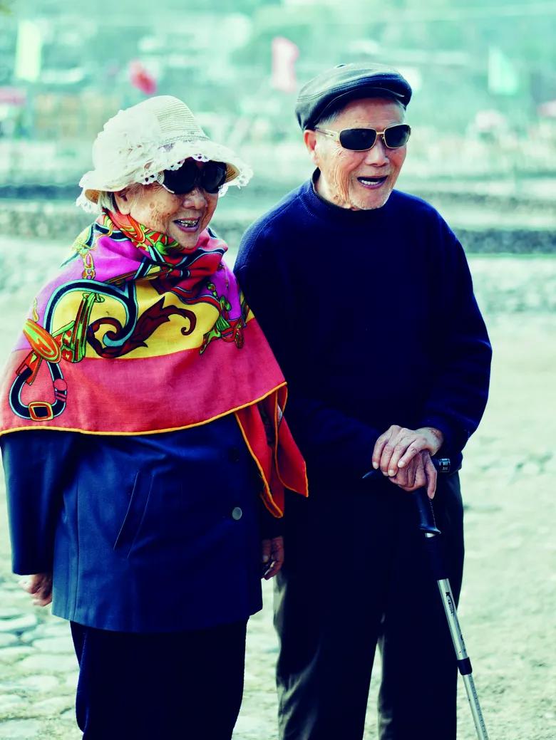 Cụ bà 101 tuổi thường xuyên thức đến 2h sáng xem tivi, thích ăn vặt: Con gái tiết lộ bí quyết trường thọ “lợi hại”- Ảnh 2.