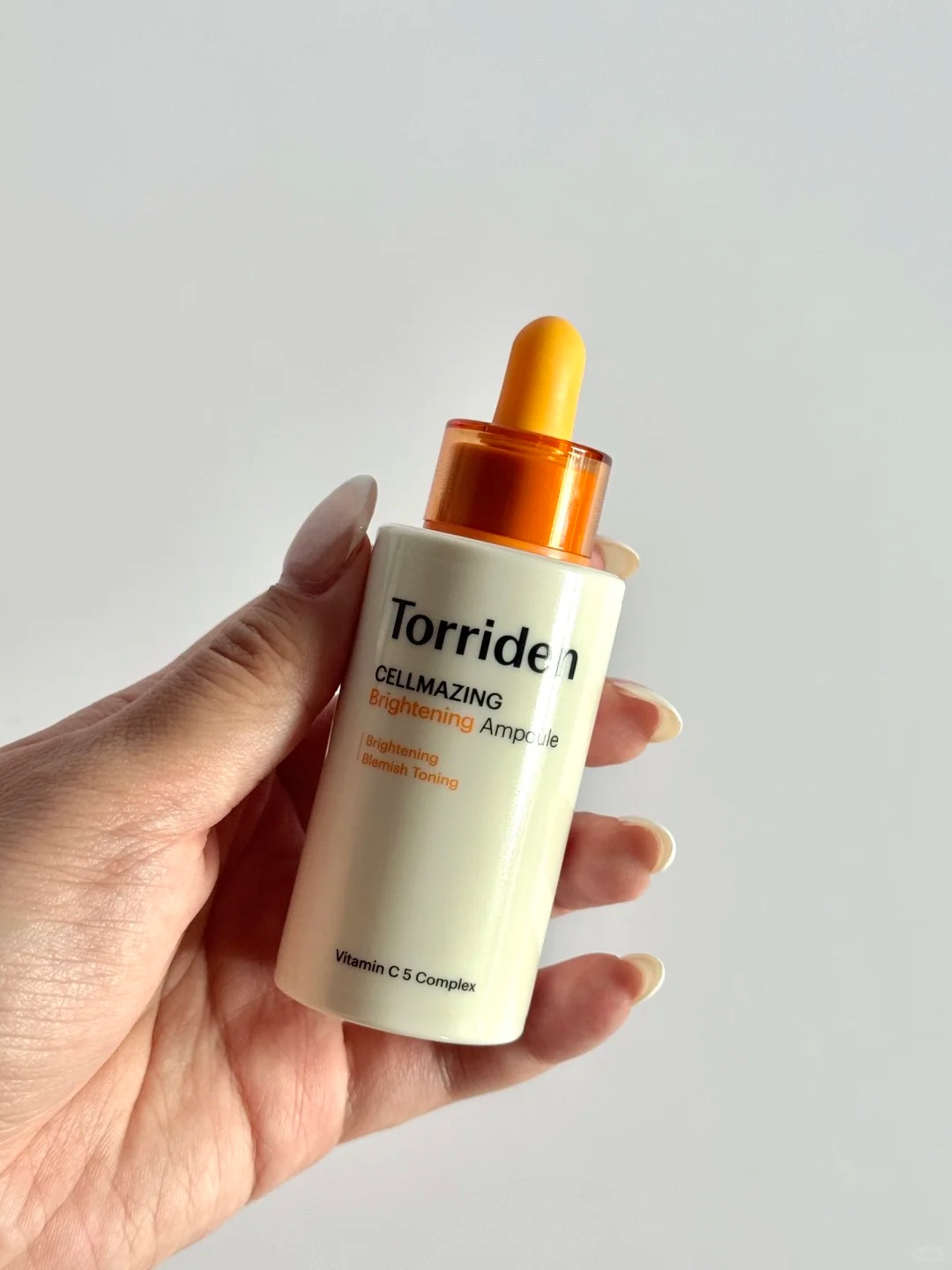 Kh&ocirc;ng phải cứ b&ocirc;i serum vitamin C l&agrave; da đẹp: 5 mẹo gi&uacute;p bạn tăng hiệu quả "chống gi&agrave;"- Ảnh 8.