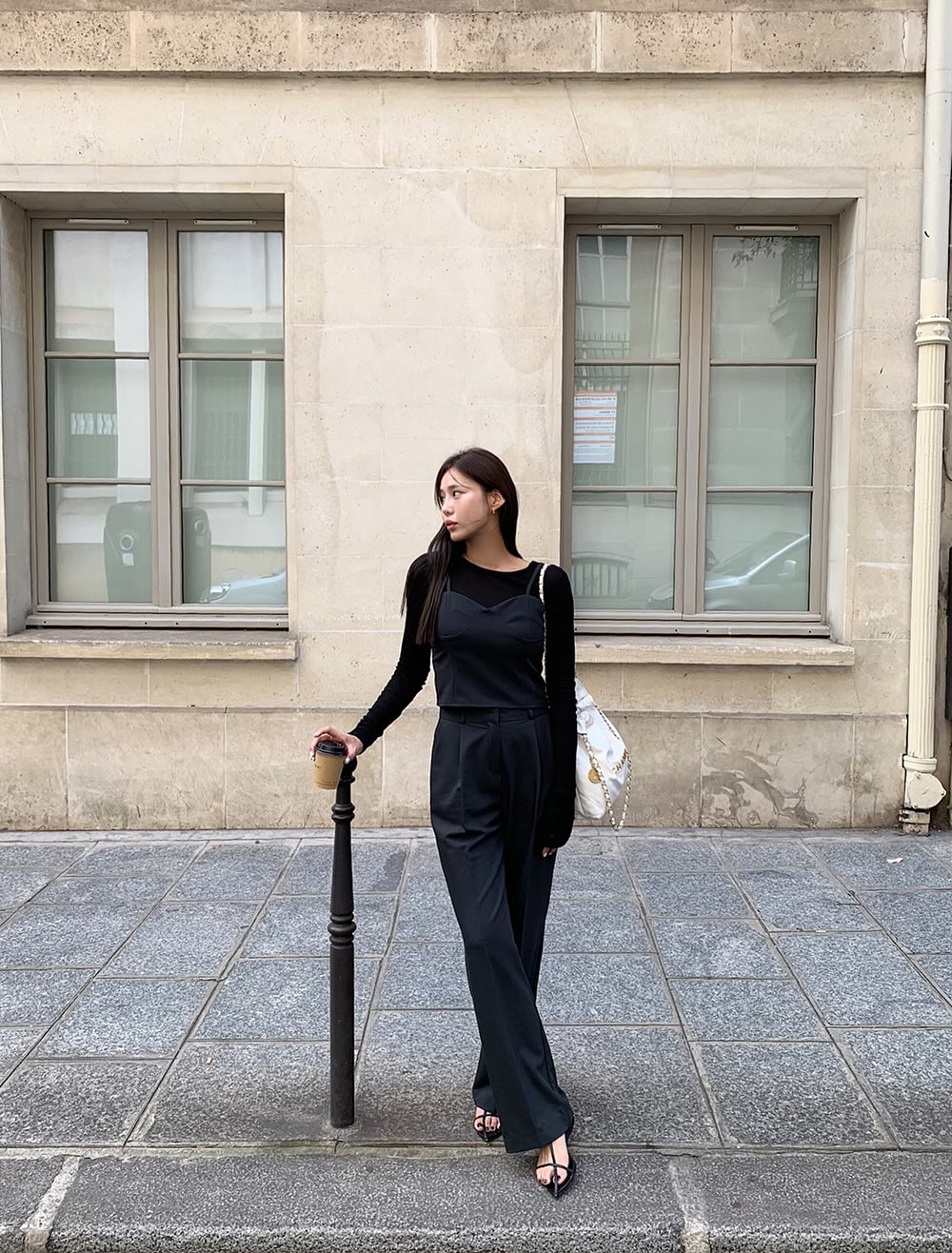 Hay mặc quần ống rộng, chị em chỉ cần biết đúng 3 bí kíp siêu tôn dáng- Ảnh 1. Hay mặc quần ống rộng, chị em chỉ cần biết đúng 3 bí kíp siêu tôn dáng- Ảnh 1.