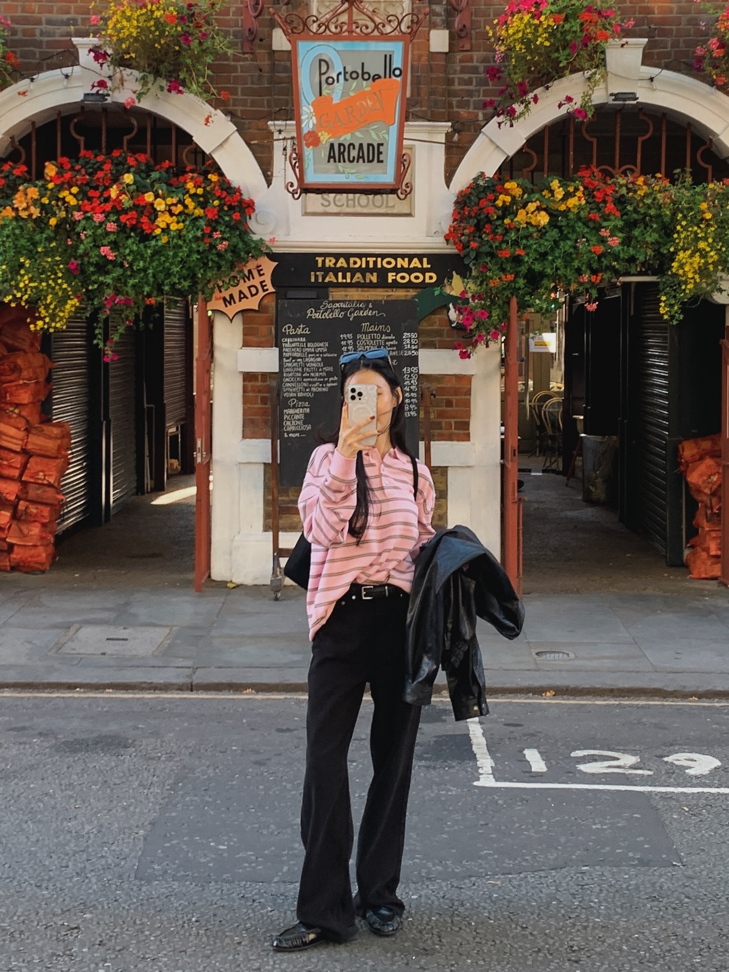 Hay mặc quần ống rộng, chị em chỉ cần biết đúng 3 bí kíp siêu tôn dáng- Ảnh 7. Hay mặc quần ống rộng, chị em chỉ cần biết đúng 3 bí kíp siêu tôn dáng- Ảnh 7.