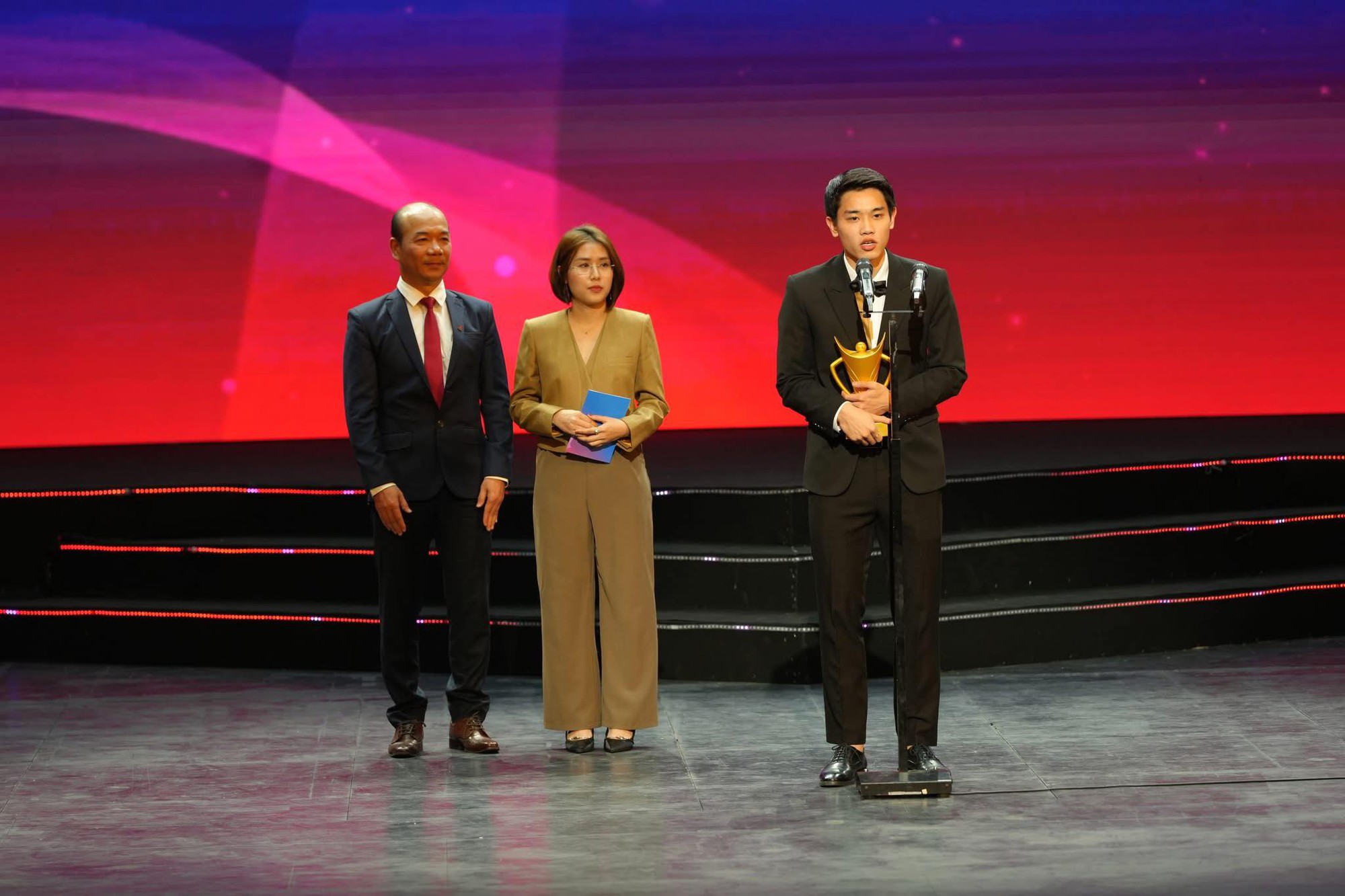 Đình Bắc gặp chuyện Đình Bắc gặp chuyện