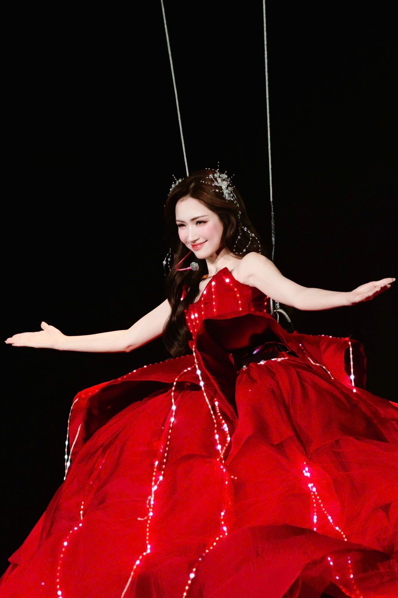 Ho&agrave; Minzy xin lỗi- Ảnh 1.