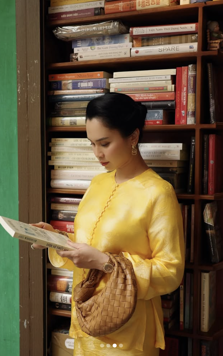 Ngo&agrave;i &aacute;o d&agrave;i, một trend đồ Tết chuẩn ph&uacute; b&agrave; khiến phụ nữ tuổi 35+ m&ecirc; mệt, được 