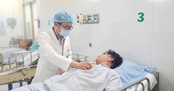 Người đ&agrave;n &ocirc;ng 42 tuổi đang chơi thể thao bỗng tức ngực, kh&oacute; thở, ng&atilde; gục ra đất - Ảnh 2.