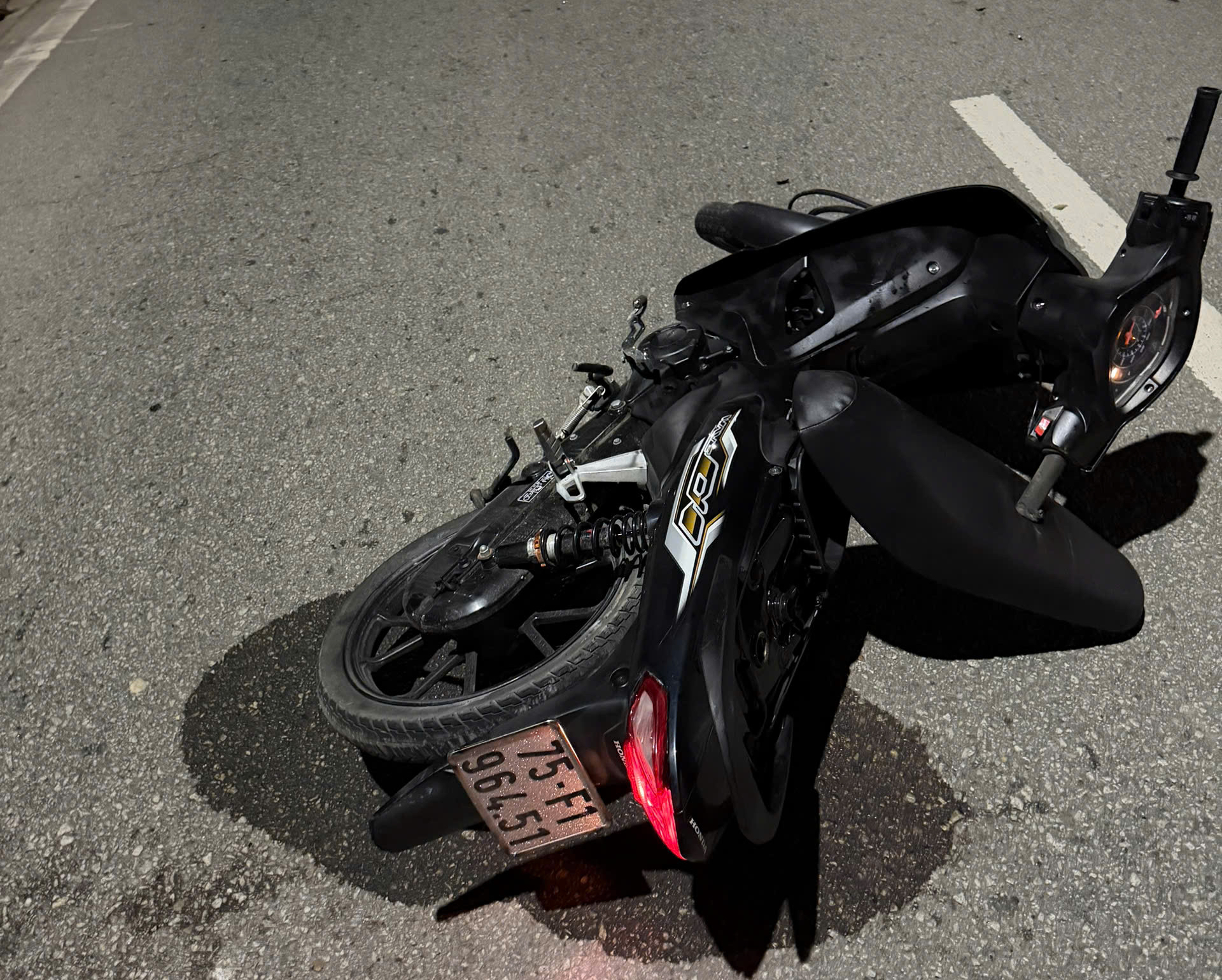 Tai nạn xe m&aacute;y tại Huế l&uacute;c rạng s&aacute;ng, 2 người chết tại chỗ- Ảnh 1.