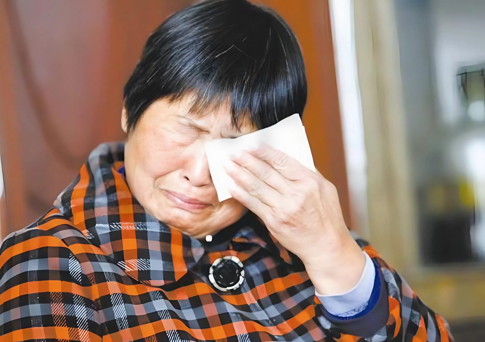 Một hiện tượng đau l&ograve;ng xảy ra tại nhiều gia đ&igrave;nh khi con c&aacute;i đến tuổi trưởng th&agrave;nh: Cha mẹ chỉ biết nuốt nước mắt v&agrave;o trong!- Ảnh 1.