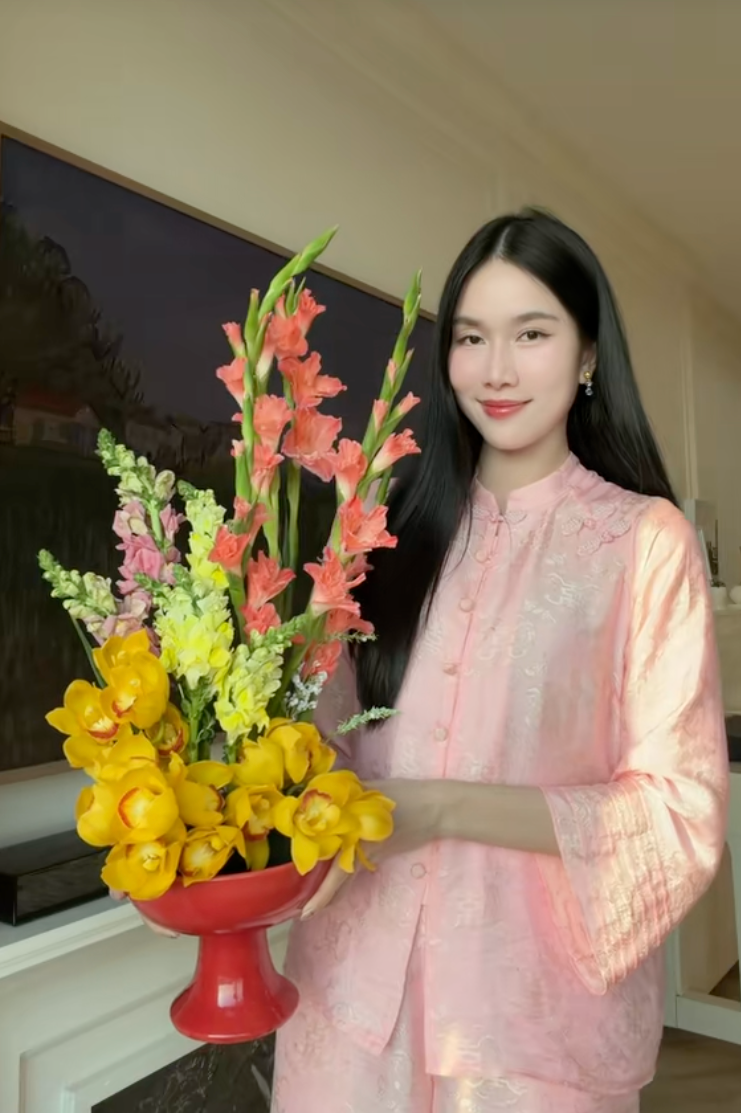 Ngo&agrave;i &aacute;o d&agrave;i, một trend đồ Tết chuẩn ph&uacute; b&agrave; khiến phụ nữ tuổi 35+ m&ecirc; mệt, được 