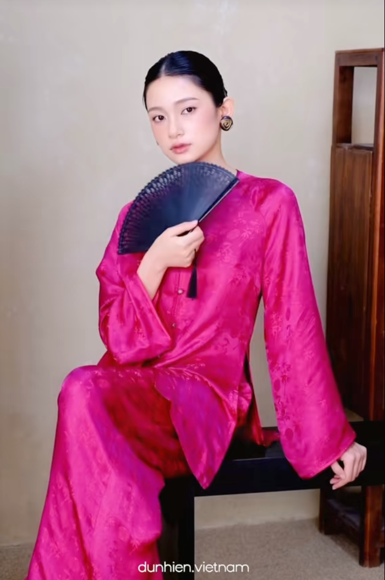 Ngo&agrave;i &aacute;o d&agrave;i, một trend đồ Tết chuẩn ph&uacute; b&agrave; khiến phụ nữ tuổi 35+ m&ecirc; mệt, được 