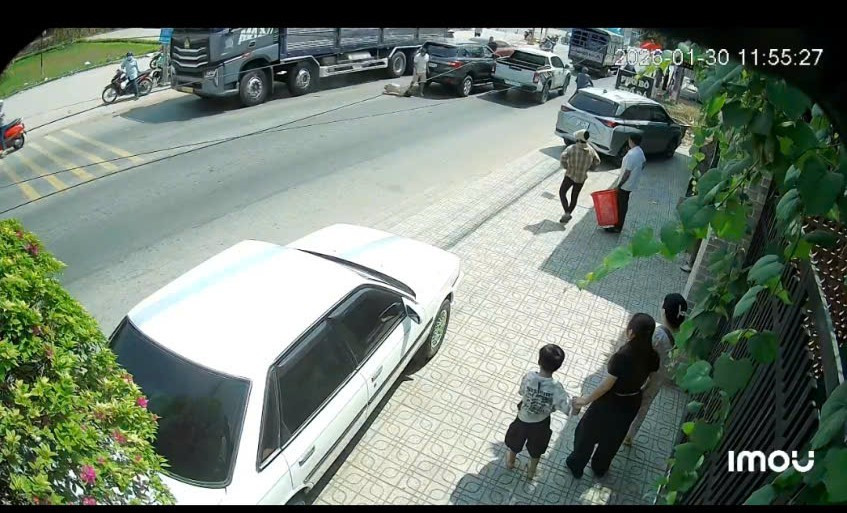 Bắt khẩn cấp t&agrave;i xế xe b&aacute;n tải hung h&atilde;n đ&aacute;nh chết người sau va chạm giao th&ocirc;ng- Ảnh 1.