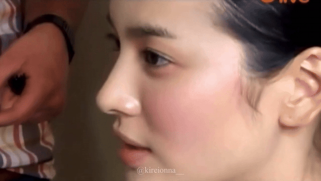 Clip to&agrave;n g&oacute;c hiểm vẫn kh&ocirc;ng d&igrave;m được Song Hye Kyo: Chiếc mũi trứ danh kh&ocirc;ng c&oacute; milimet n&agrave;o xấu- Ảnh 1.