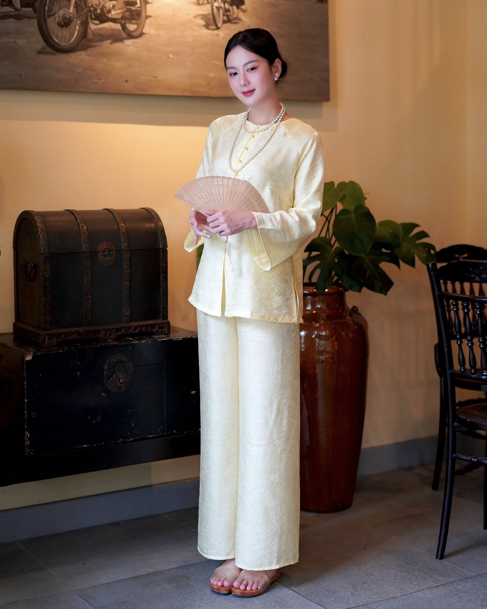 Ngo&agrave;i &aacute;o d&agrave;i, một trend đồ Tết chuẩn ph&uacute; b&agrave; khiến phụ nữ tuổi 35+ m&ecirc; mệt, được 