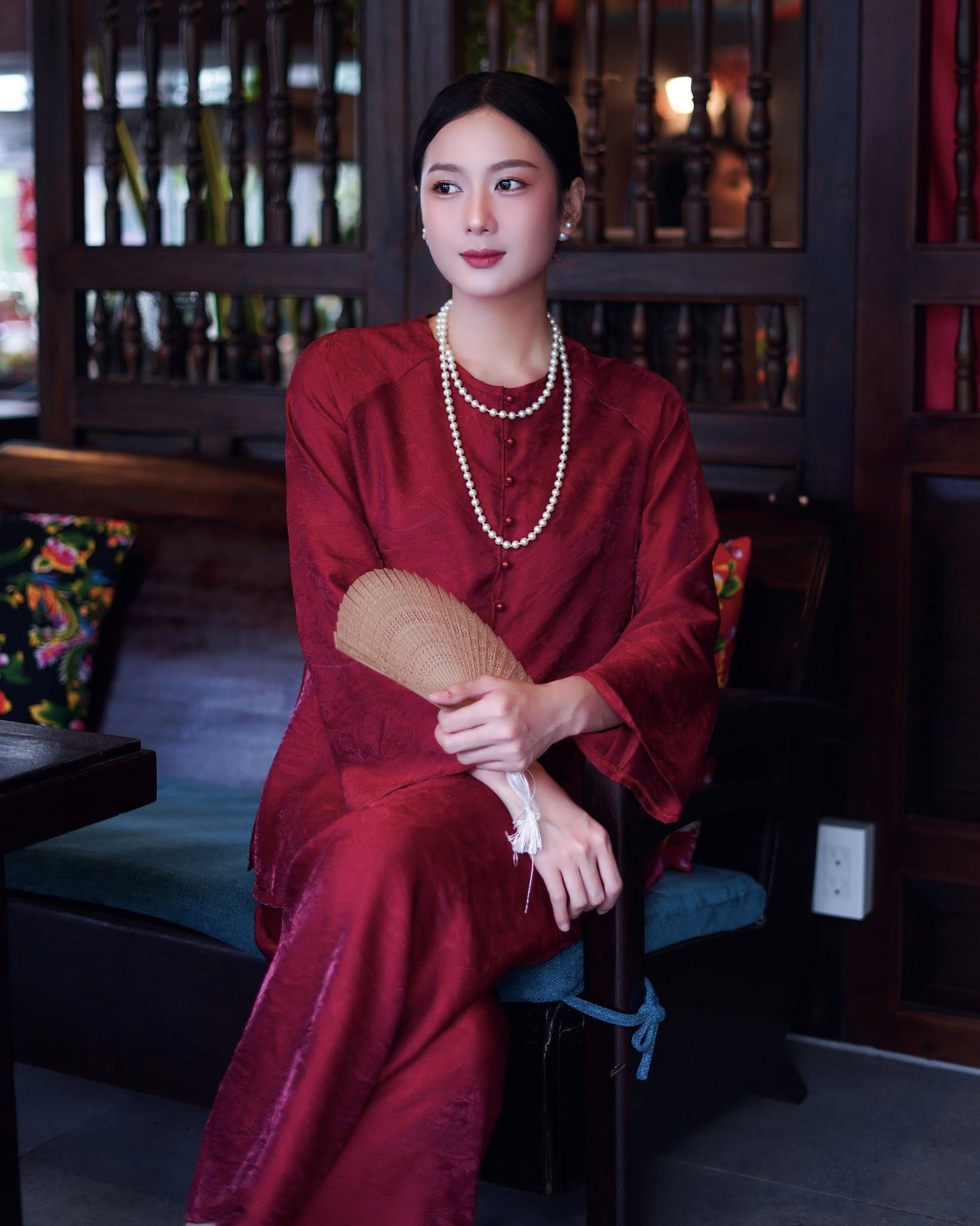 Ngo&agrave;i &aacute;o d&agrave;i, một trend đồ Tết chuẩn ph&uacute; b&agrave; khiến phụ nữ tuổi 35+ m&ecirc; mệt, được 