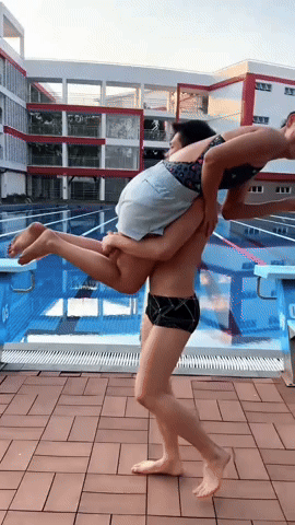 Nam thần bơi lội thế hệ mới Quang Thuấn khoe body 8 múi cực phẩm, vác bổng chị gái Ánh Viên hút triệu view- Ảnh 1. Nam thần bơi lội thế hệ mới Quang Thuấn khoe body 8 múi cực phẩm, vác bổng chị gái Ánh Viên hút triệu view- Ảnh 1.