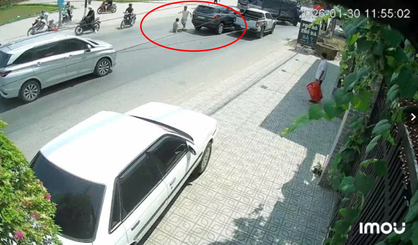 Vụ t&agrave;i xế xe 7 chỗ bị đ&aacute;nh gục giữa đường: Nạn nh&acirc;n đ&atilde; tử vong, h&eacute; lộ danh t&iacute;nh kẻ h&agrave;nh hung- Ảnh 1.