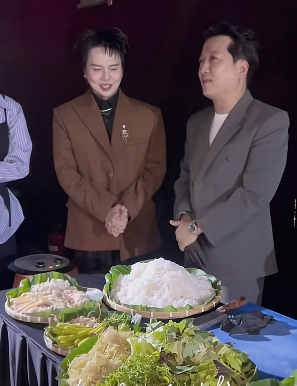 Dàn sao tại fan concert Hòa Minzy: Thúy Ngân khác lạ, Trường Giang tự tay làm 1 việc trong hậu trường- Ảnh 6. Dàn sao tại fan concert Hòa Minzy: Thúy Ngân khác lạ, Trường Giang tự tay làm 1 việc trong hậu trường- Ảnh 6.