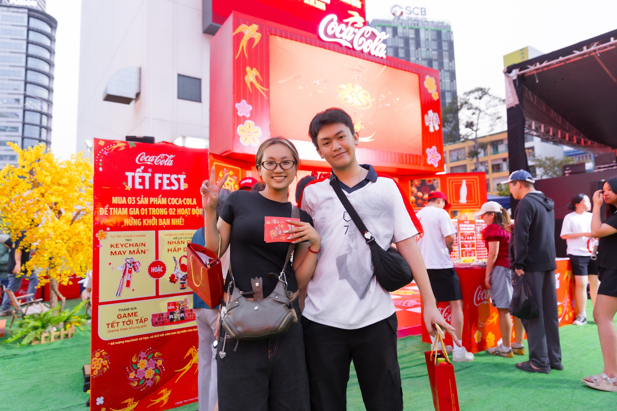 H&agrave;ng ngh&igrave;n bạn trẻ đổ x&ocirc; đi "dệt Tết" giữa S&agrave;i G&ograve;n: Khi truyền thống được Gen Z "dệt" lại bằng trải nghiệm đa gi&aacute;c quan v&agrave; &acirc;m nhạc b&ugrave;ng nổ- Ảnh 3.