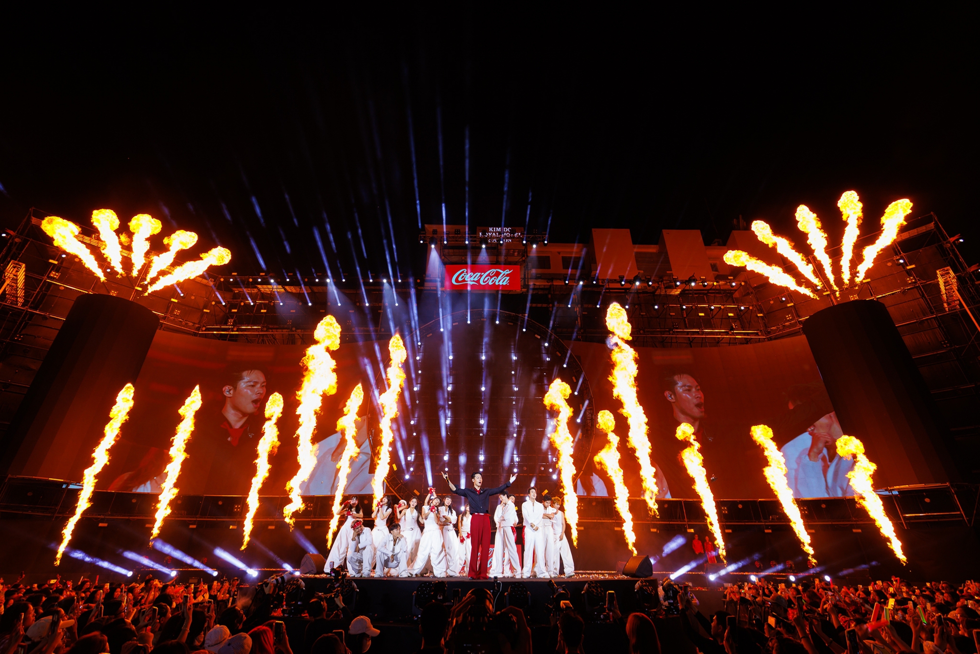 H&agrave;ng ngh&igrave;n bạn trẻ đổ x&ocirc; đi "dệt Tết" giữa S&agrave;i G&ograve;n: Khi truyền thống được Gen Z "dệt" lại bằng trải nghiệm đa gi&aacute;c quan v&agrave; &acirc;m nhạc b&ugrave;ng nổ- Ảnh 10.