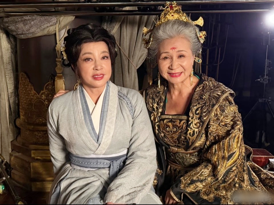 L&agrave;n s&oacute;ng tẩy chay 1 cặp đ&ocirc;i bất ngờ d&acirc;ng cao: Nh&agrave; g&aacute;i hơn nh&agrave; trai 30 tuổi, nh&igrave;n kiểu g&igrave; cũng giống mẹ con- Ảnh 2.