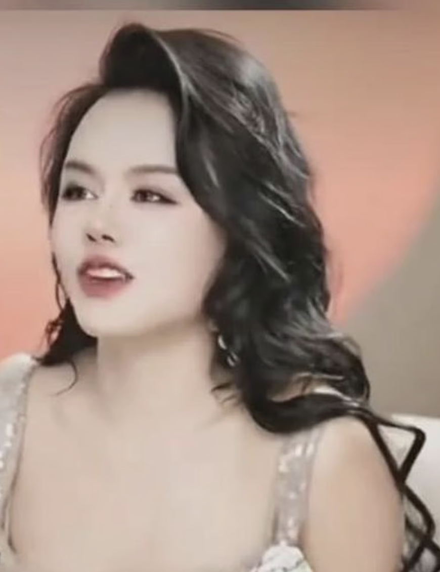 B&aacute;n kh&oacute;a học t&aacute;n tỉnh đ&agrave;n &ocirc;ng, cựu nh&acirc;n vi&ecirc;n ng&acirc;n h&agrave;ng thu về hơn 90 tỷ đồng v&agrave; v&ocirc; số &ldquo;gạch đ&aacute;&rdquo;- Ảnh 3.