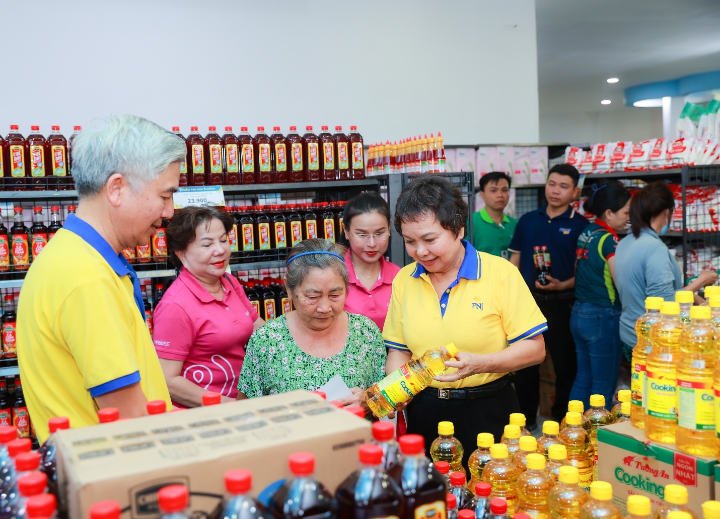 Si&ecirc;u thị mini 0 đồng 2026: PNJ lan tỏa Tết y&ecirc;u thương đến 15.000 b&agrave; con- Ảnh 2.