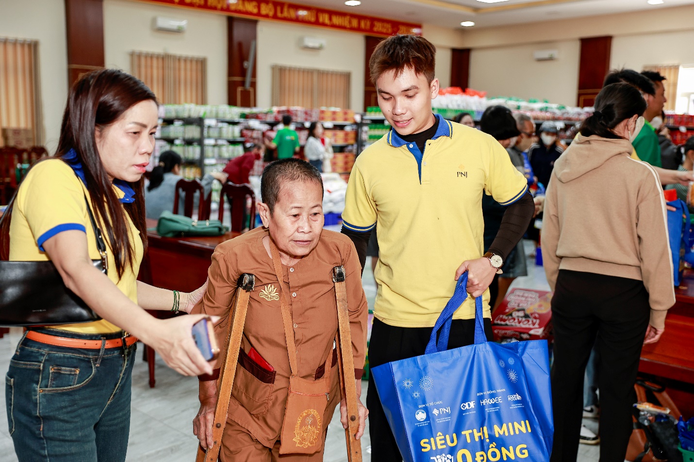 Si&ecirc;u thị mini 0 đồng 2026: PNJ lan tỏa Tết y&ecirc;u thương đến 15.000 b&agrave; con- Ảnh 3.