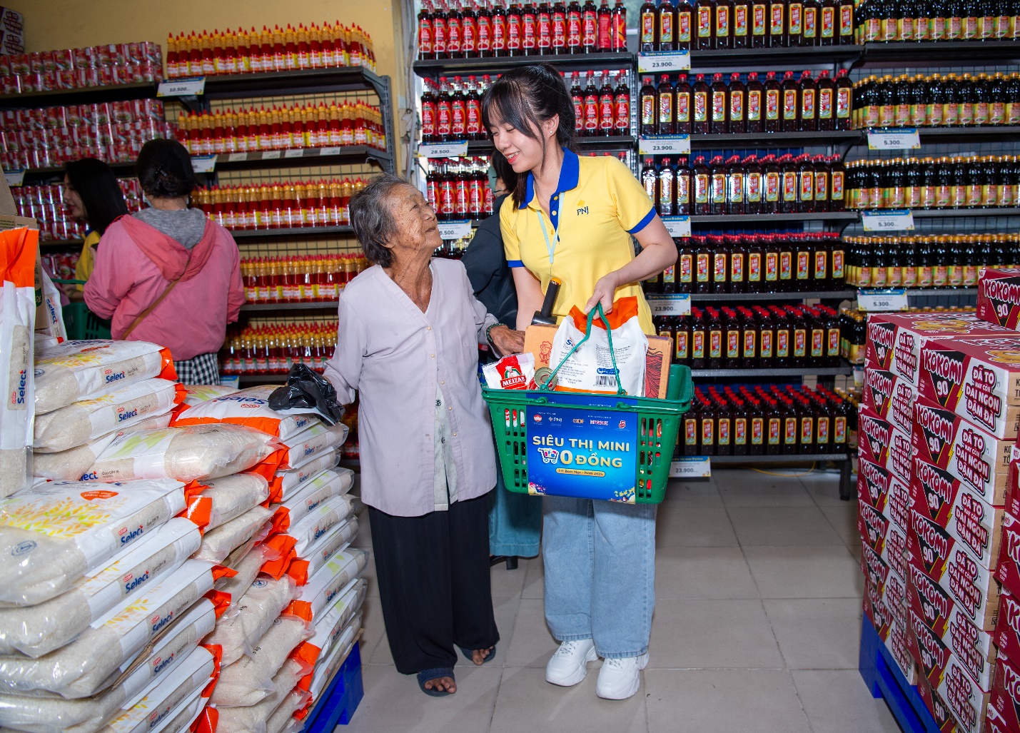 Si&ecirc;u thị mini 0 đồng 2026: PNJ lan tỏa Tết y&ecirc;u thương đến 15.000 b&agrave; con- Ảnh 6.