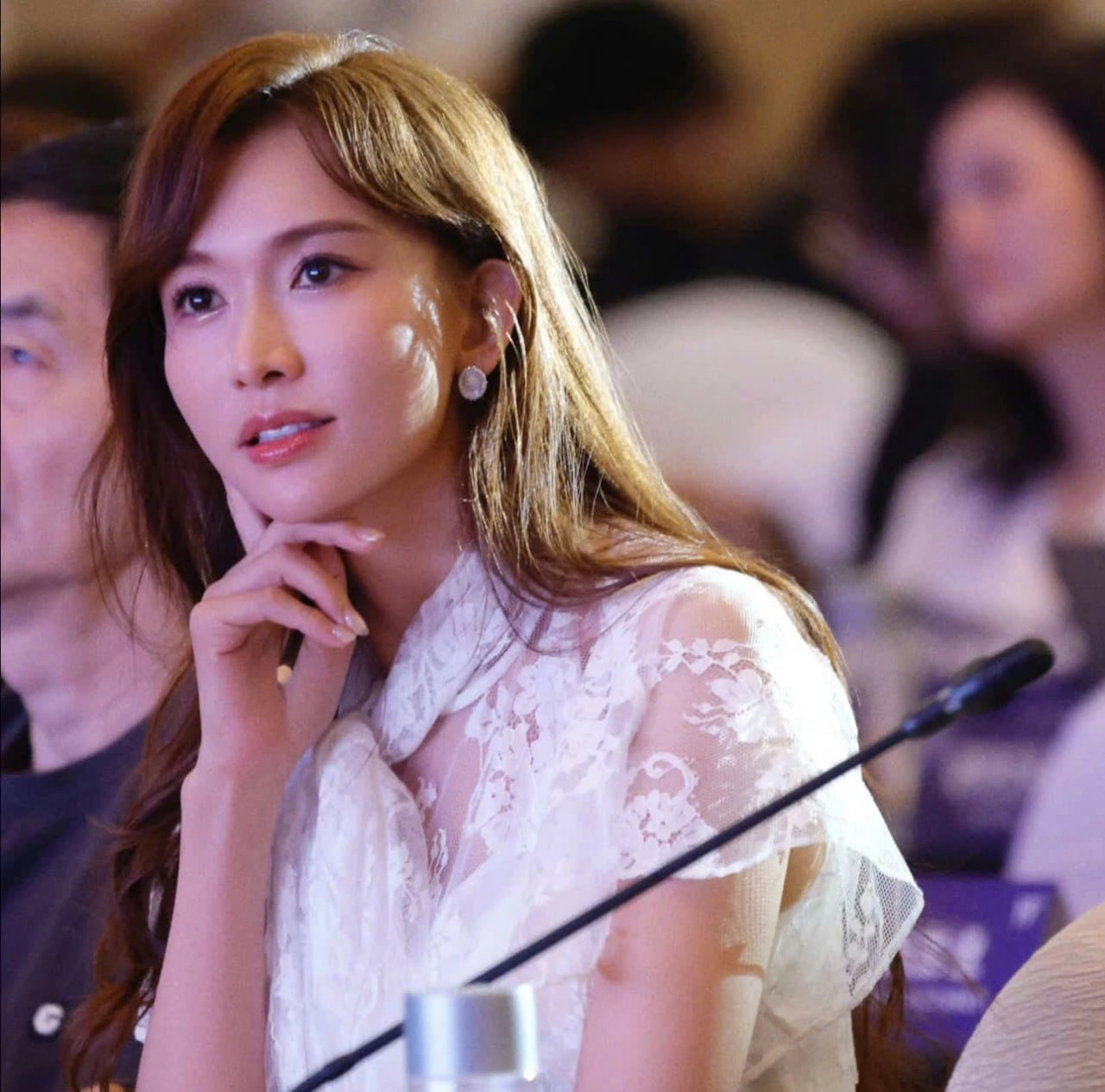 Đệ nhất mỹ nh&acirc;n hết thời: Giọng h&aacute;t "nũng nịu" g&acirc;y tranh c&atilde;i, nhan sắc thay đổi thất thường- Ảnh 2.