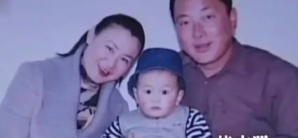 1 cậu b&eacute; 3 tuổi vẫn chưa biết n&oacute;i, đến khi cất tiếng lại khiến cả gia đ&igrave;nh hoảng sợ phải chuyển nh&agrave; ngay trong đ&ecirc;m- Ảnh 1.