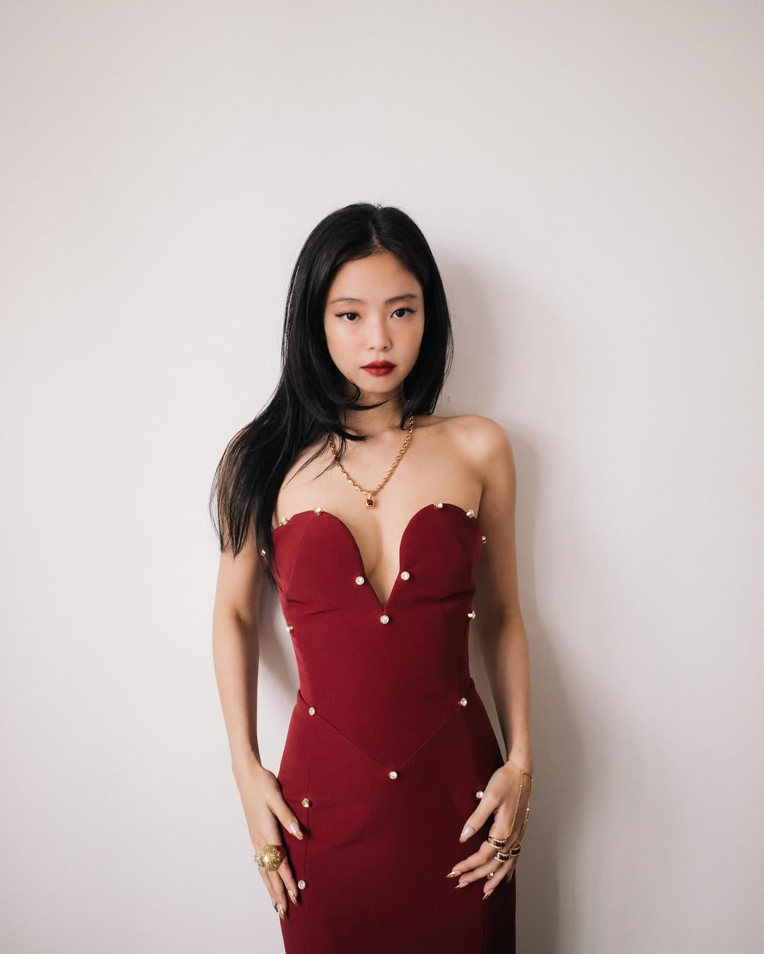 Jennie kín bưng tới sự kiện, netizen phán “lùn thấy cưng”- Ảnh 9. Jennie kín bưng tới sự kiện, netizen phán “lùn thấy cưng”- Ảnh 9.