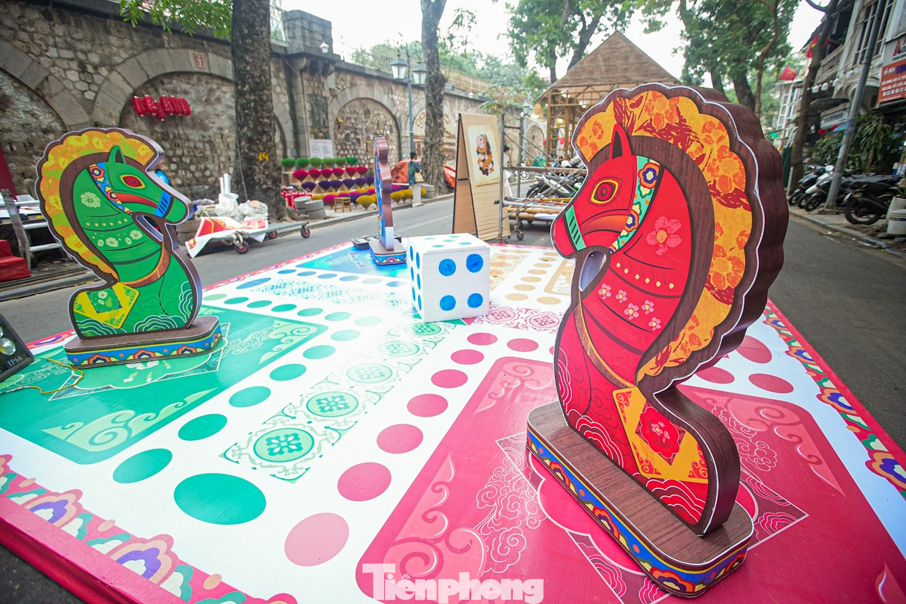 Chợ hoa H&agrave;ng Lược 'đ&aacute;nh thức' Tết B&iacute;nh Ngọ giữa l&ograve;ng phố cổ- Ảnh 6.