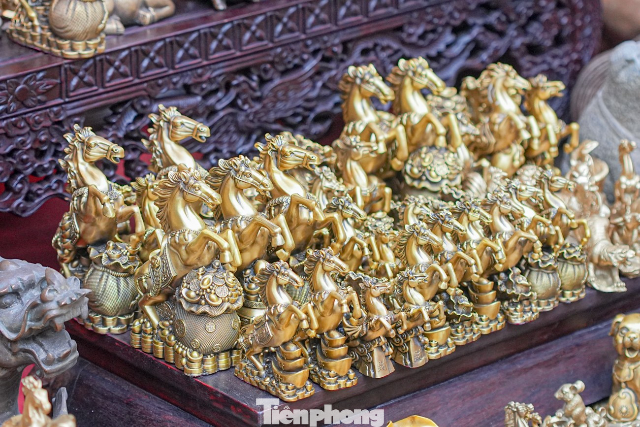 Chợ hoa H&agrave;ng Lược 'đ&aacute;nh thức' Tết B&iacute;nh Ngọ giữa l&ograve;ng phố cổ- Ảnh 26.