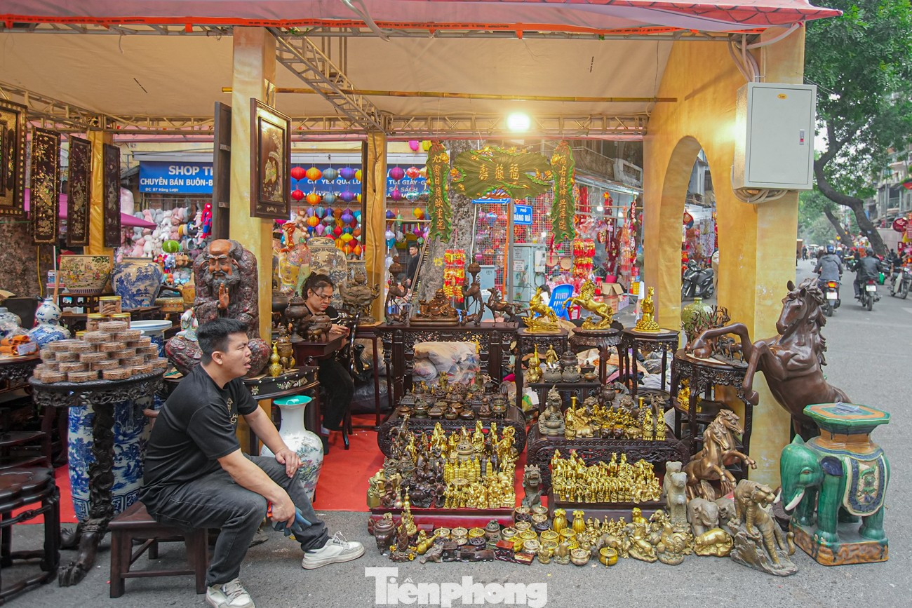 Chợ hoa H&agrave;ng Lược 'đ&aacute;nh thức' Tết B&iacute;nh Ngọ giữa l&ograve;ng phố cổ- Ảnh 24.