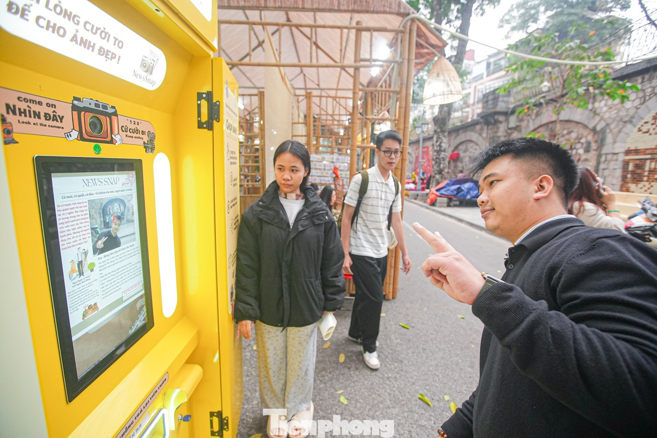 Chợ hoa H&agrave;ng Lược 'đ&aacute;nh thức' Tết B&iacute;nh Ngọ giữa l&ograve;ng phố cổ- Ảnh 7.