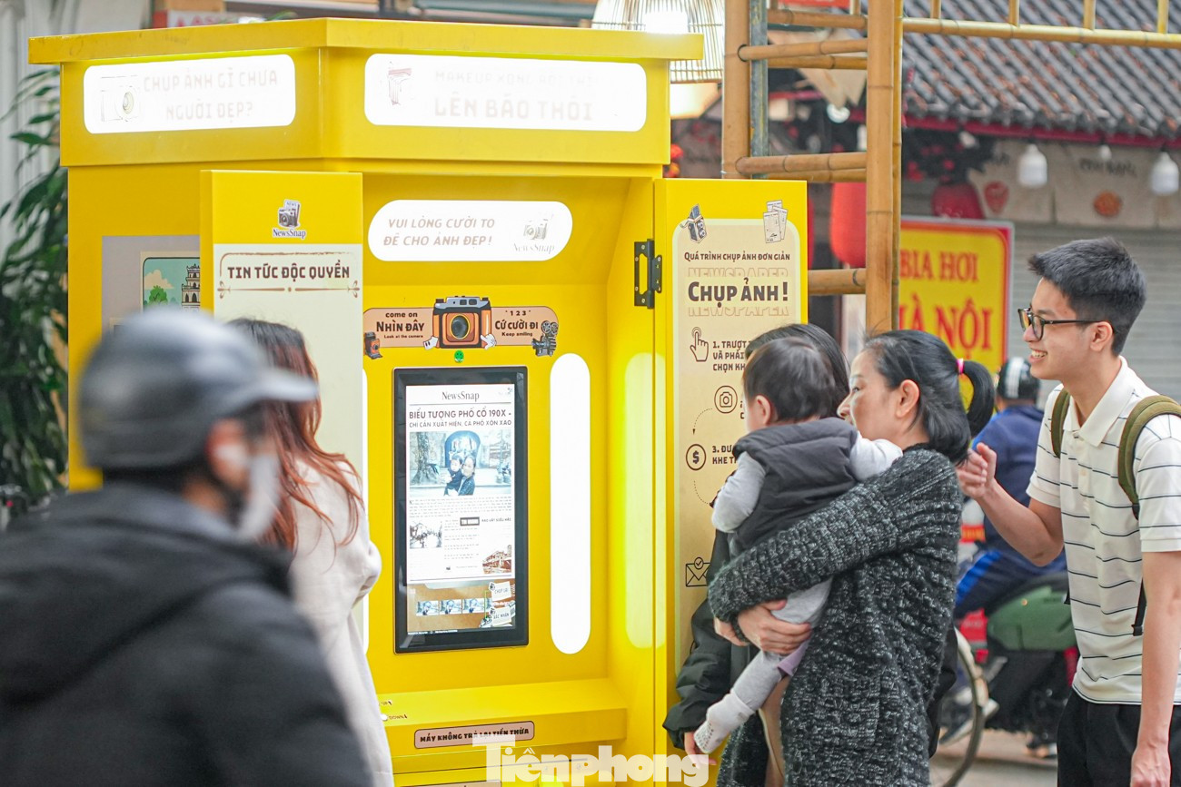 Chợ hoa H&agrave;ng Lược 'đ&aacute;nh thức' Tết B&iacute;nh Ngọ giữa l&ograve;ng phố cổ- Ảnh 8.