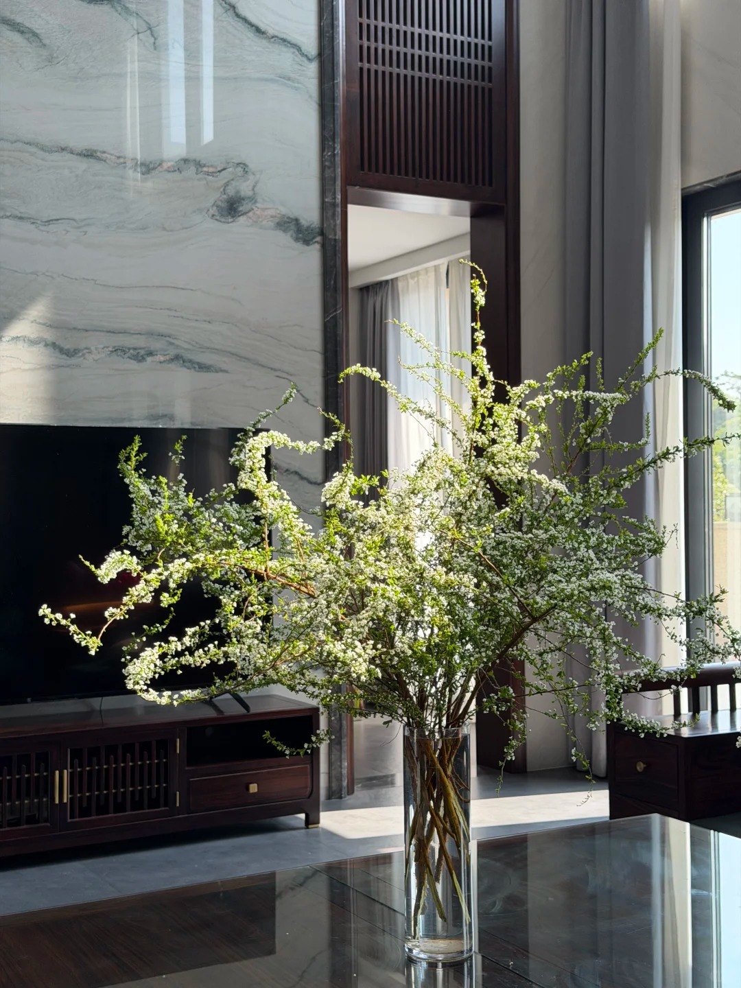 Mẹo giữ hoa tuyết mai tươi r&ograve;ng r&atilde; 2 tuần: Sai lầm "kinh điển" khi thay nước khiến hoa h&eacute;o rũ m&agrave; 90% chị em đang l&agrave;m mỗi ng&agrave;y- Ảnh 5.