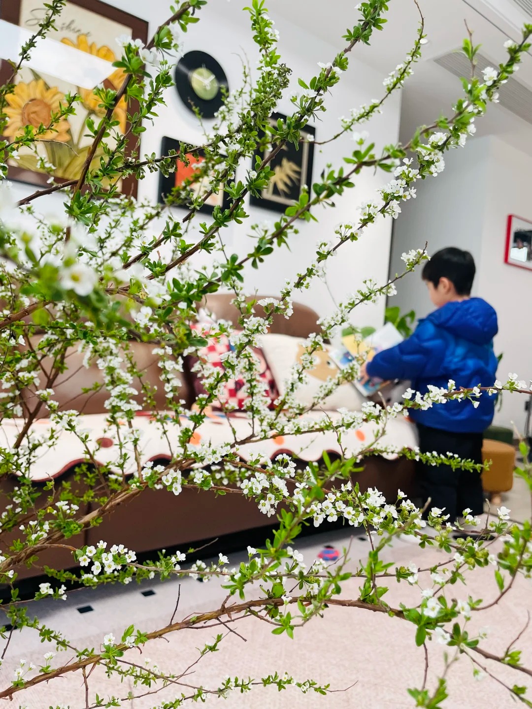 Mẹo giữ hoa tuyết mai tươi r&ograve;ng r&atilde; 2 tuần: Sai lầm "kinh điển" khi thay nước khiến hoa h&eacute;o rũ m&agrave; 90% chị em đang l&agrave;m mỗi ng&agrave;y- Ảnh 7.